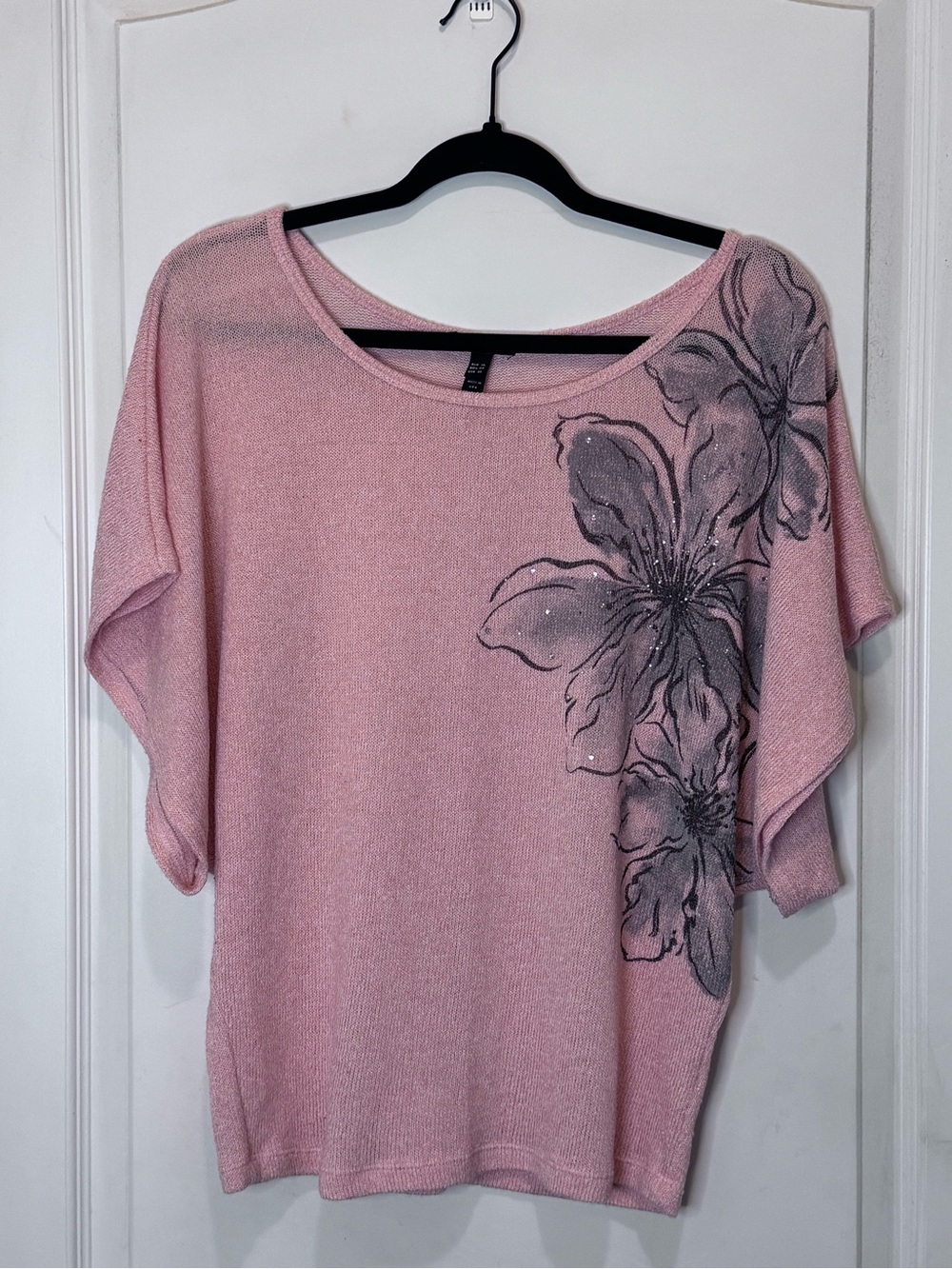 FANG Pink Short-Sleeve Knit Top with Gray Floral Print